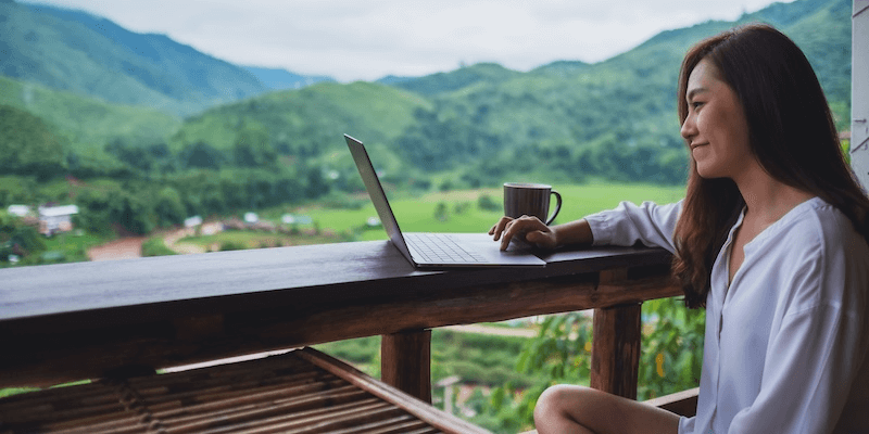 Digital Nomad working to illustrating a remote and nomad consulting business